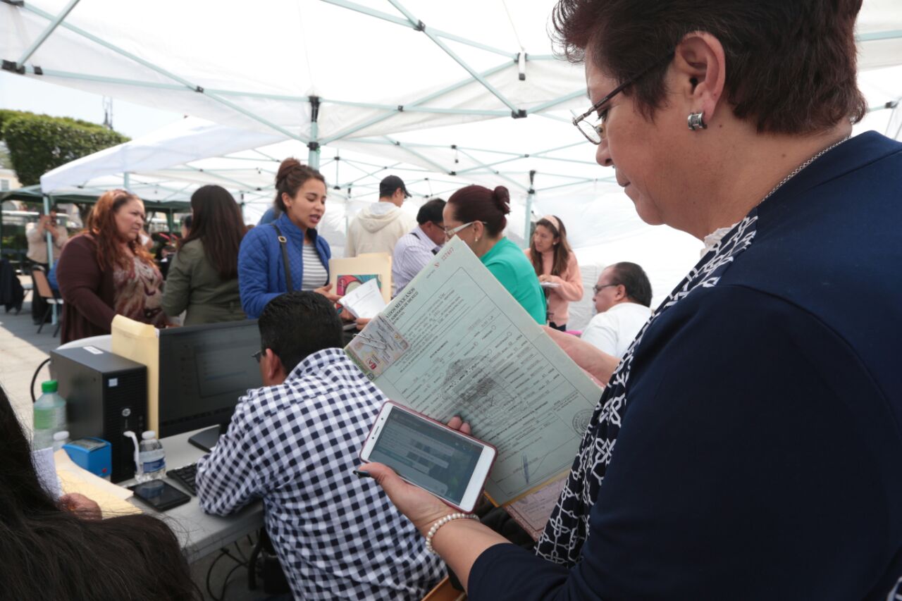 Pueden tramitar copia certificada de acta de nacimiento, entre otros.  (Tania Contreras)
