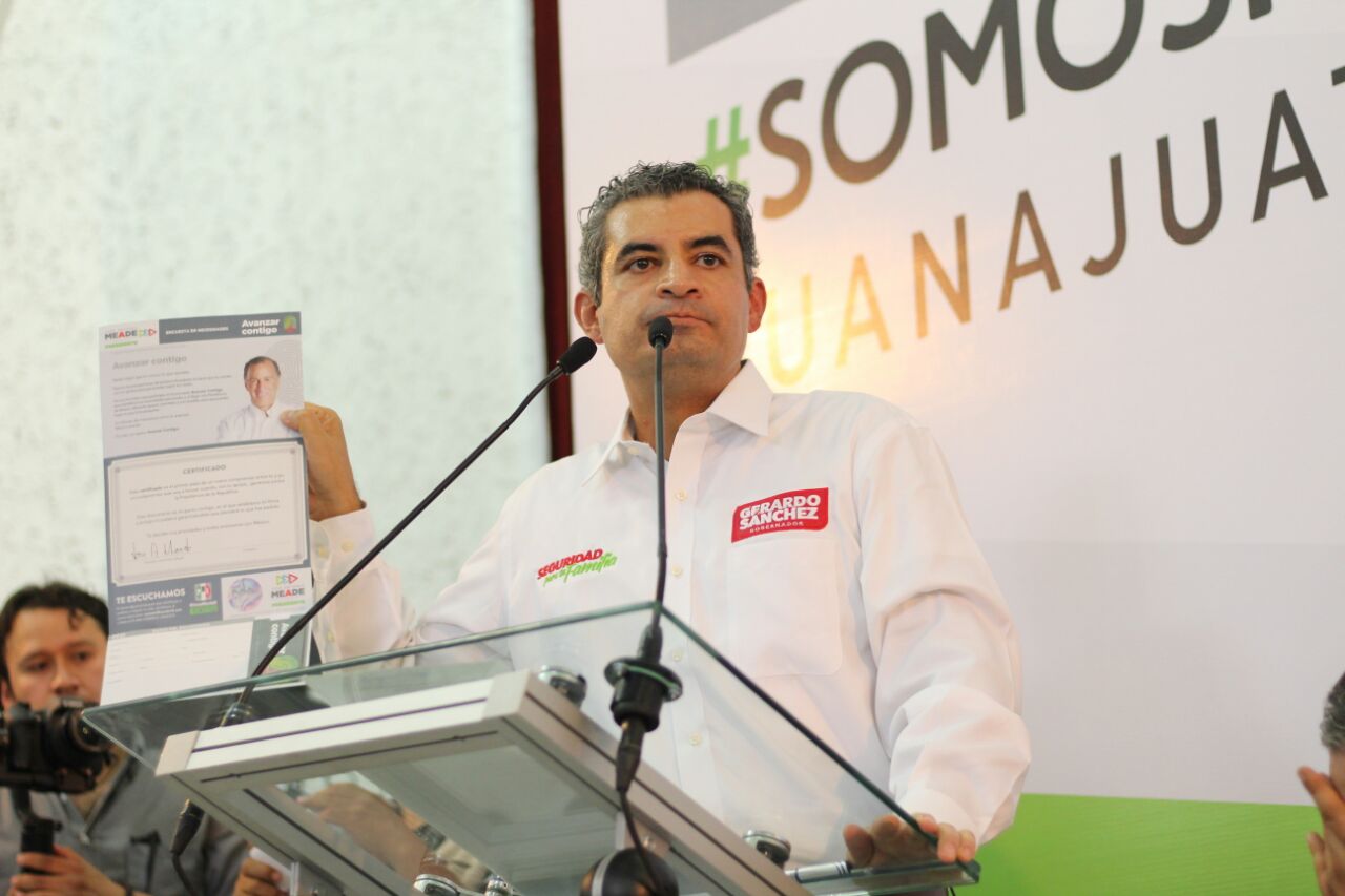 Enrique Ochoa Reza, dirigente del Partido Revolucionario Institucional (PRI)