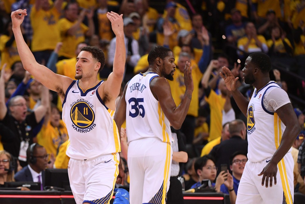 Jugadores de Golden State en festejo (Reuters)
