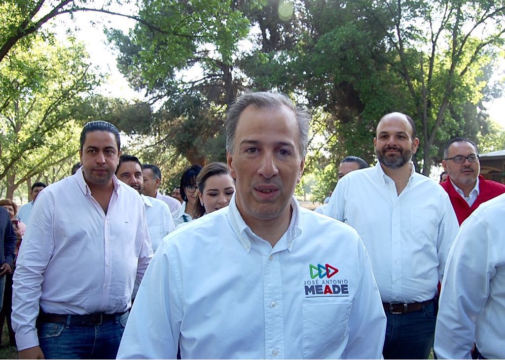 Meade se reunió con simpatizantes del PRI, PVEM y Nueva Alianza en Ramos Arizpe. 