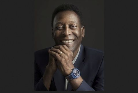 Pelé presenta el reloj de la UEFA Champions League
