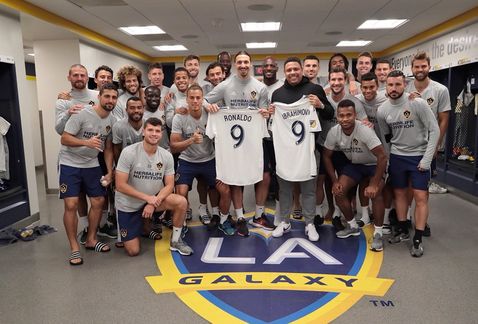 Ronaldo visita a Zlatan y los Dos Santos en el Galaxy