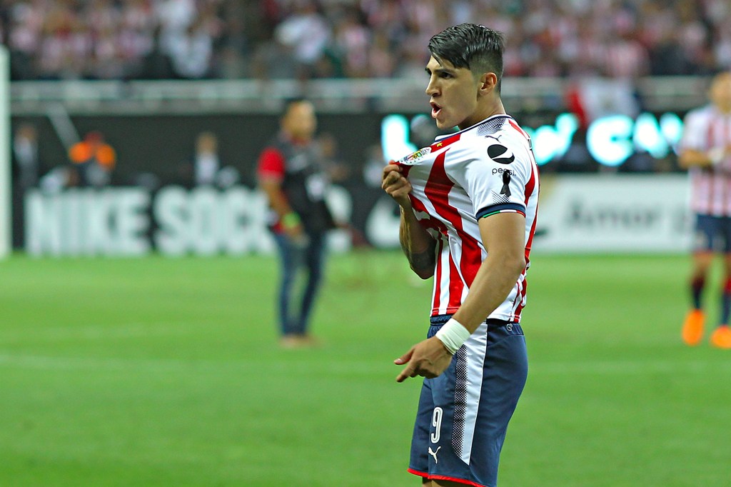 Alan Pulido en festejo de gol (Imago7)