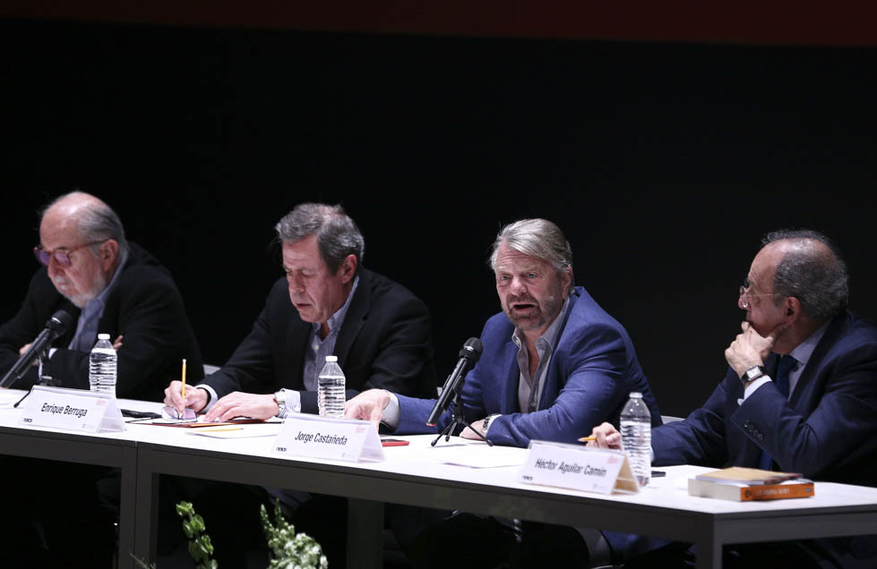 El ex canciller Jorge Castañeda (al micrófono) destacó los fuertes intereses comunes entre EU y México (Especial)