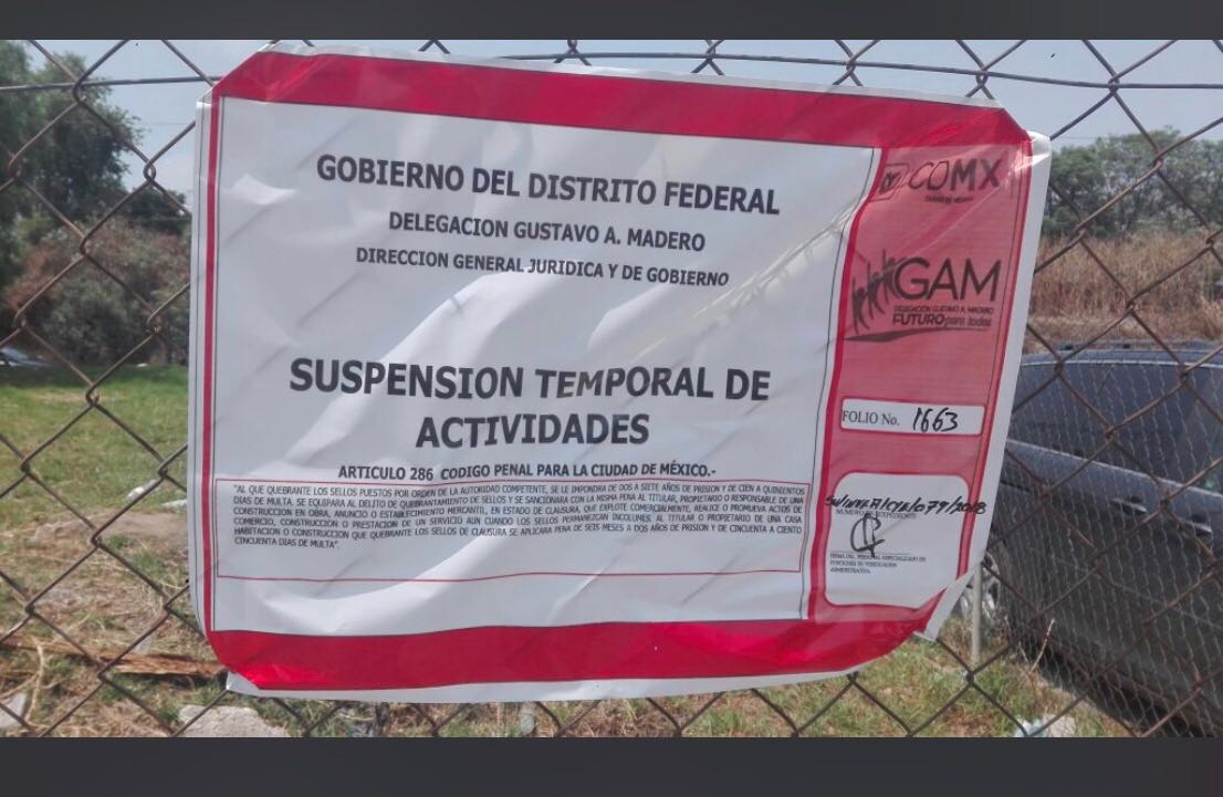 Se colocaron sobre la malla de metal sellos de suspensión provisional.