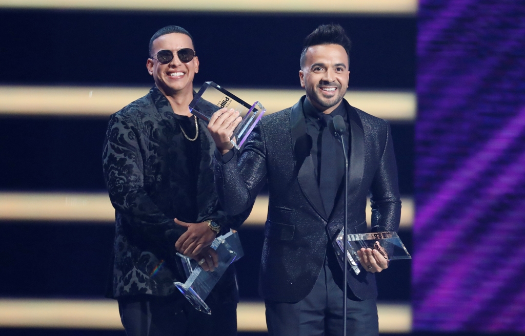 Daddy Yankee y Luis Fonsi ganaron Mejor Canción Digital por "Despacito". 