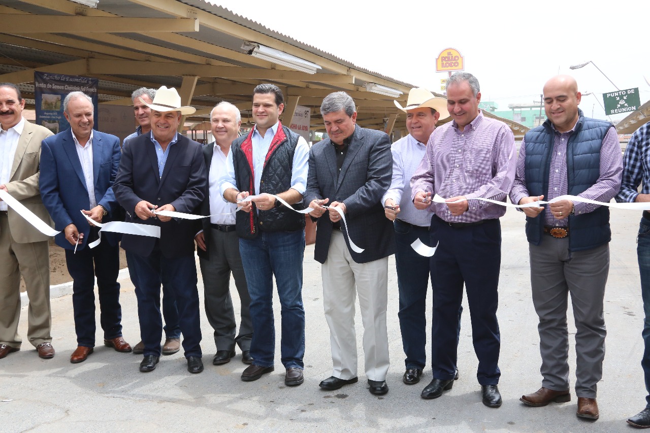 Funcionarios estatales acudieron a la inauguración (Leonel Rocha)