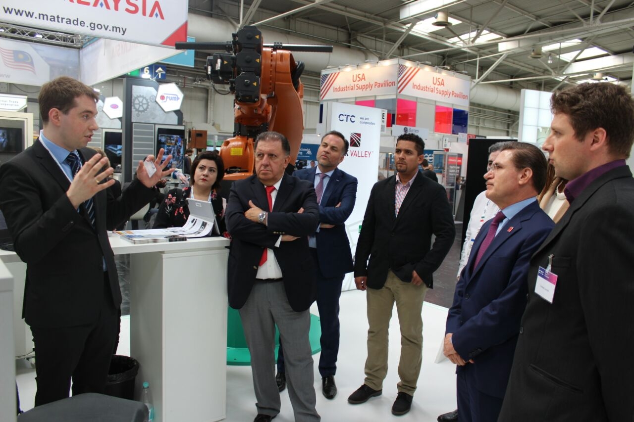 El gobernador de Durango, José Rosas Aispuro en la Feria Hannover.
