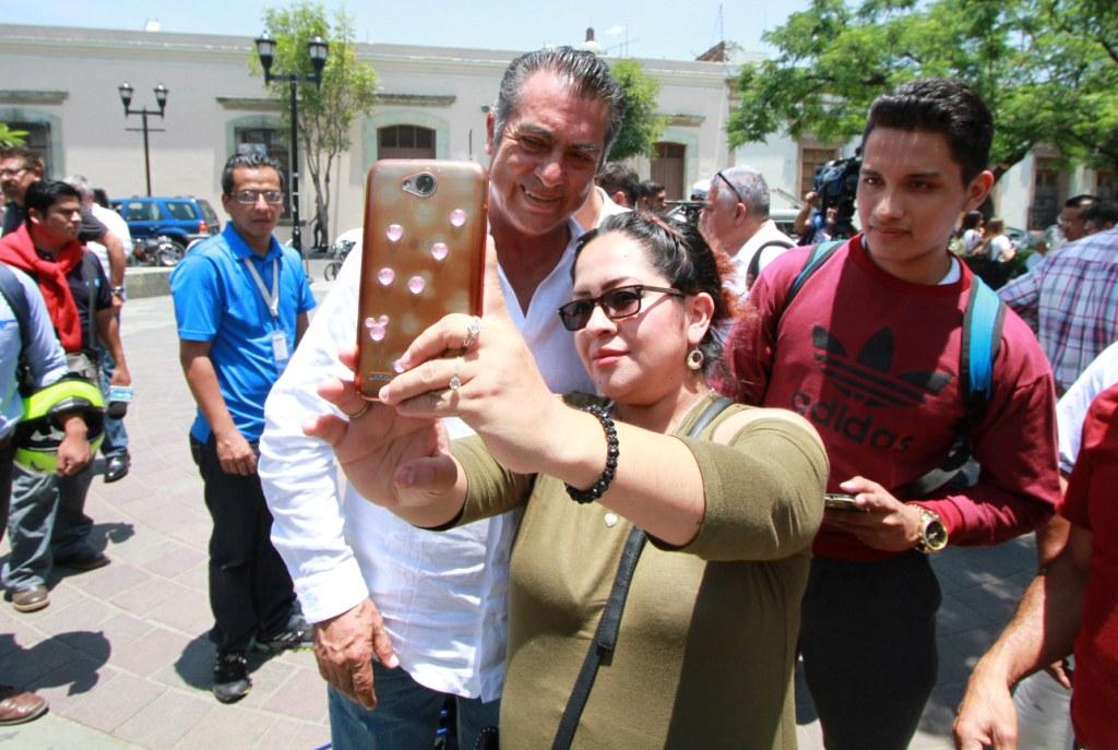 Jaime Rodríguez Calderón, 'El Bronco', durante su gira por Oaxaca 