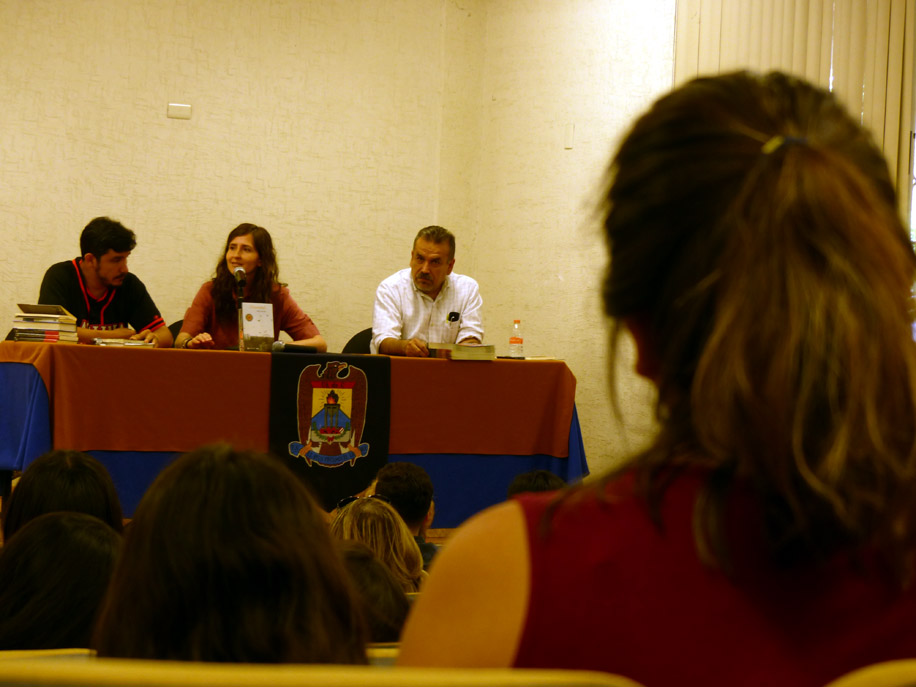 La novela es en parte semiautobiográfica y en parte ficción.