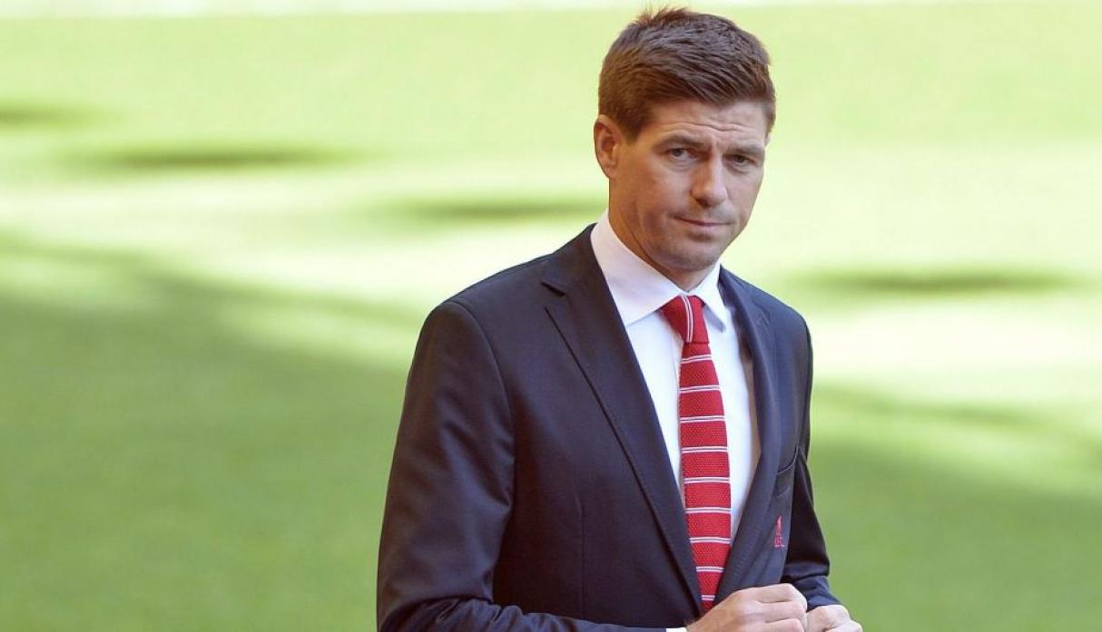 Steven Gerrard, candidato a dirigir al Rangers