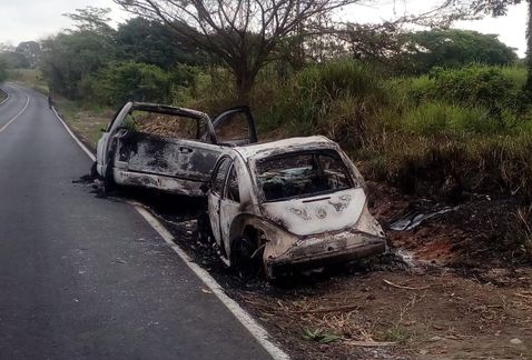 Los dos autos fueron encontrados calcinados en los límites de Veracruz y Oaxaca. (Oscar Rodríguez)