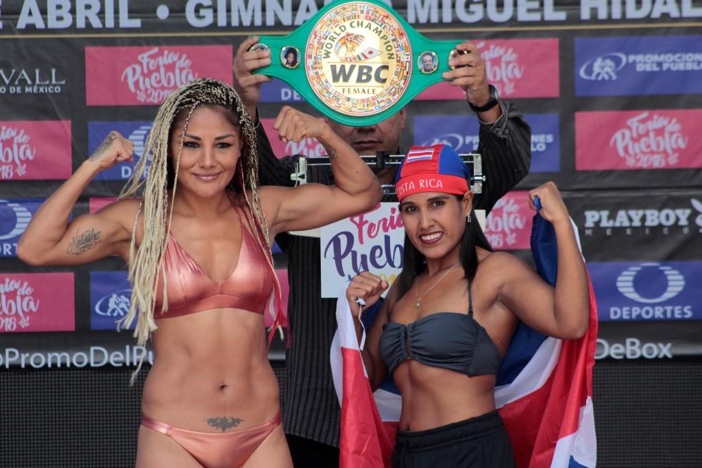 Ceremonia de pesaje por el Campeonato Mundial WBC, de Mariana "Barby" Juárez vs Carolina "Princesa" Arias, pelea que se llevará a cabo el sábado 28 de