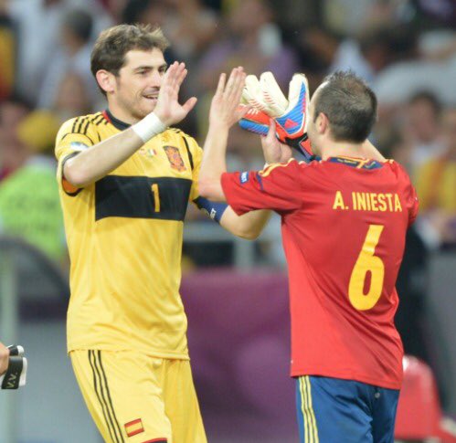 Iker Casillas y Andrés Iniesta en la selección de España (Twitter @IkerCasillas)