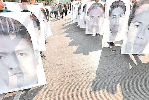 La manifestación en CdMx por los 43 de Ayotzinapa.  (Jesús Quintanar)