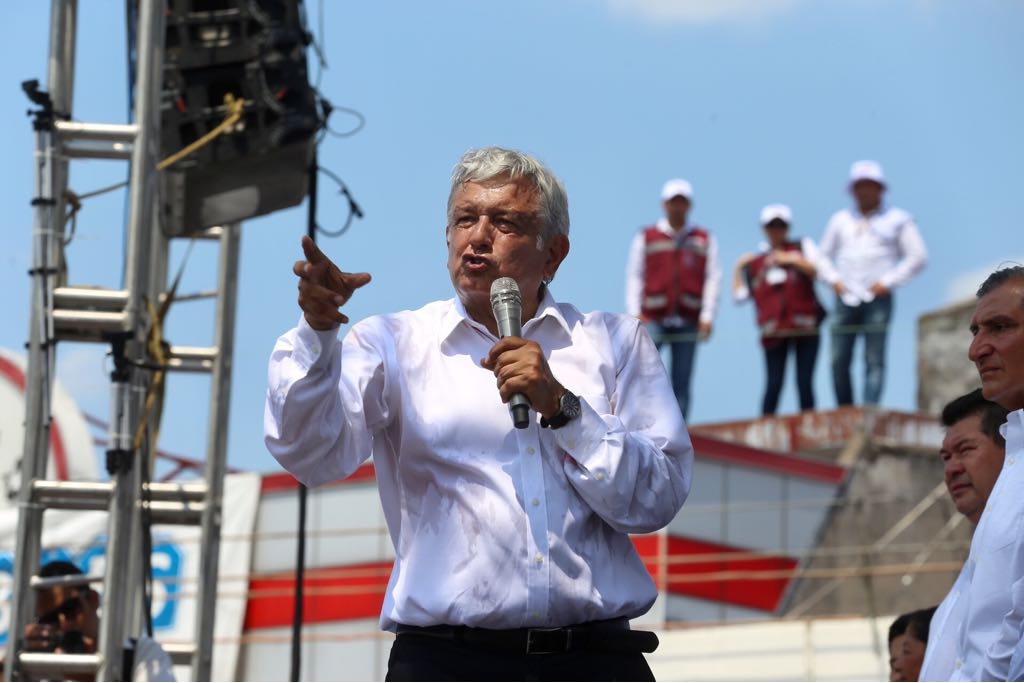 López Obrador afirmó que Salinas de Gortari, Fernández de Cevallos y X. González buscan que los candidatos se unan por uno solo.