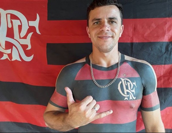 Aficionado se tatúa camiseta del Flamengo de Brasil (Instagram @mauricio.flamengo)