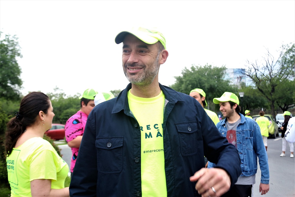 El candidato independiente Miguel Treviño de Hoyos, encabezó una caravana por el centro de San Pedro.
