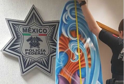 Los policías federales aseguraron la tabla de surf con la droga y la pusieron a disposición del Agente del Ministerio Público de la Federación. (Corte