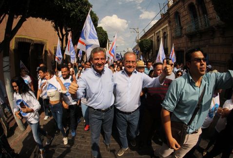 Santillana durante su recorrido de inicio de campaña. (Daniela Béjar )