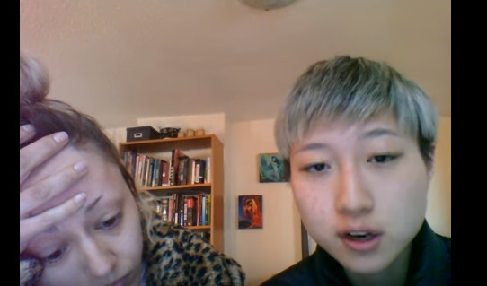 Etta Ng y su novia piden refugio. 
