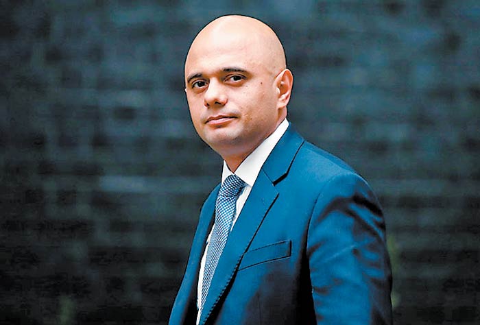 El nuevo funcionario de Theresa May, hijo de padres paquistaníes.