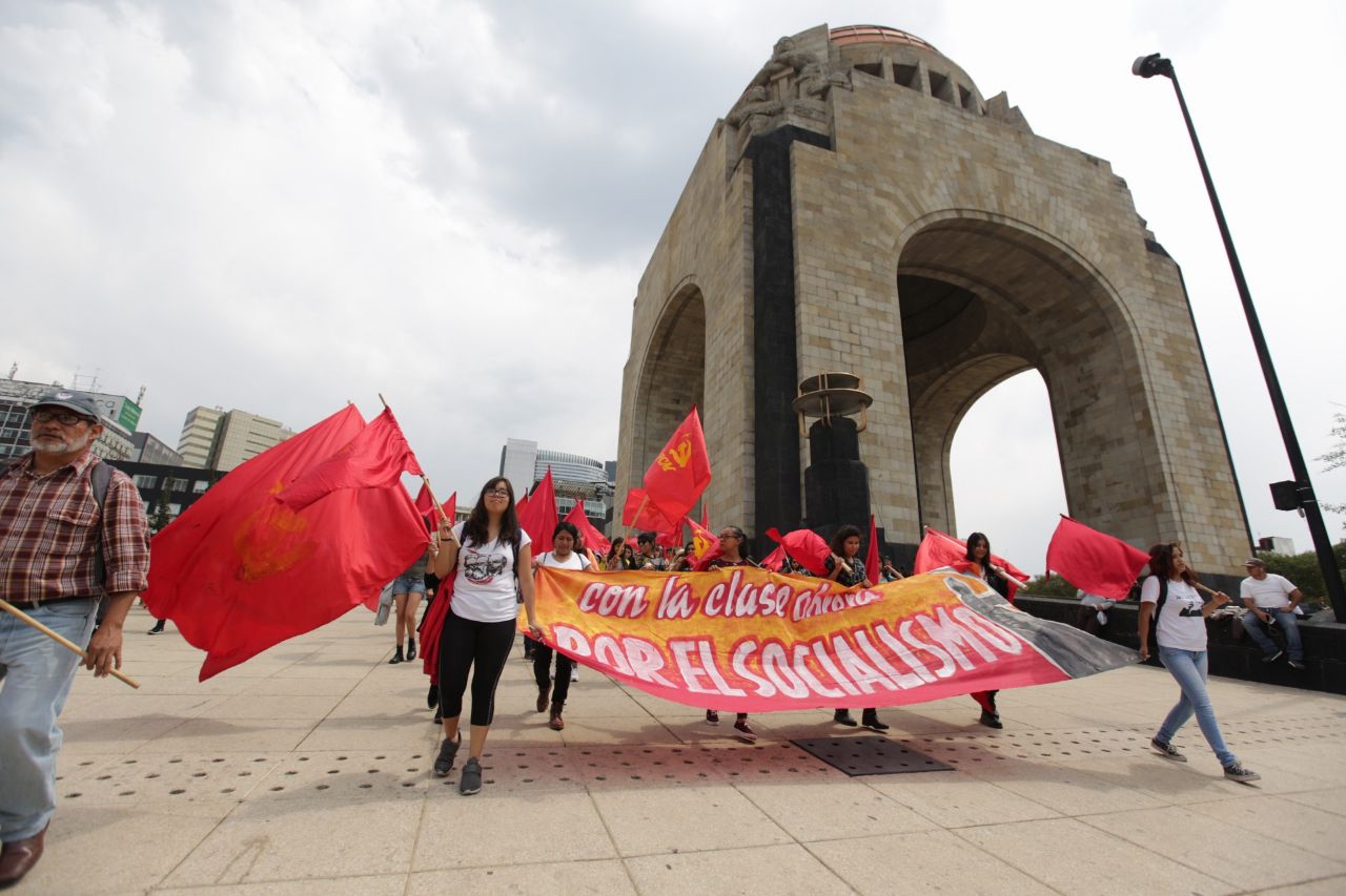 Integrantes del Partido Comunista se congreraron en el Monumento a la Revolución. (Omar Franco)