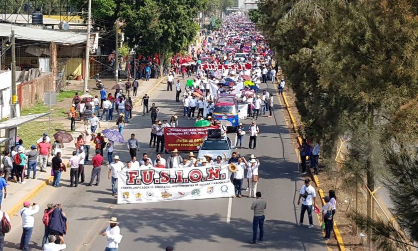 Trabajadores desfilan para conmemorar el Día del Trabajo. (Óscar Rodríguez)