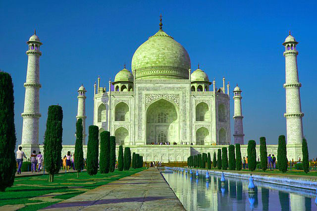 El Taj Mahal, uno de los monumentos más hermosos del mundo, está tornándose verde.