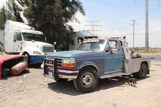 Uno de los transportes de Grúas y Pensiones Vargas. 