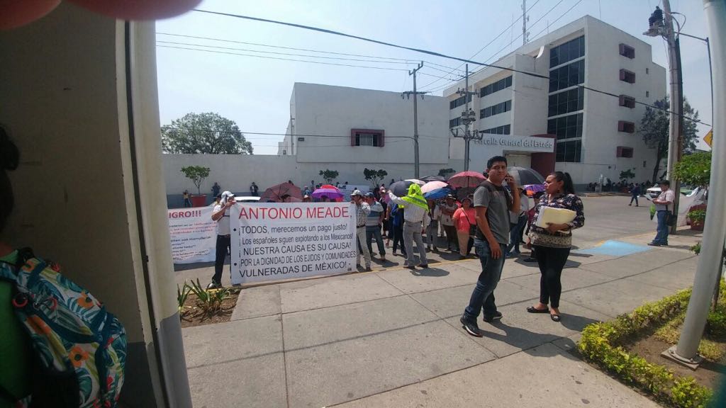 Decenas de ejidatarios se manifestaron en la Fiscalía del Estado para pedir el retiro de elementos del terreno conocido como La Presa de San José (Jor