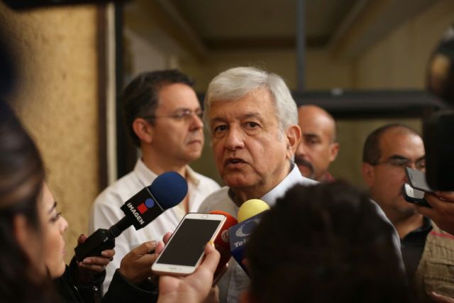 López Obrador afirmó que Salinas de Gortari, Fernández de Cevallos y X. González buscan que los candidatos se unan por uno solo.