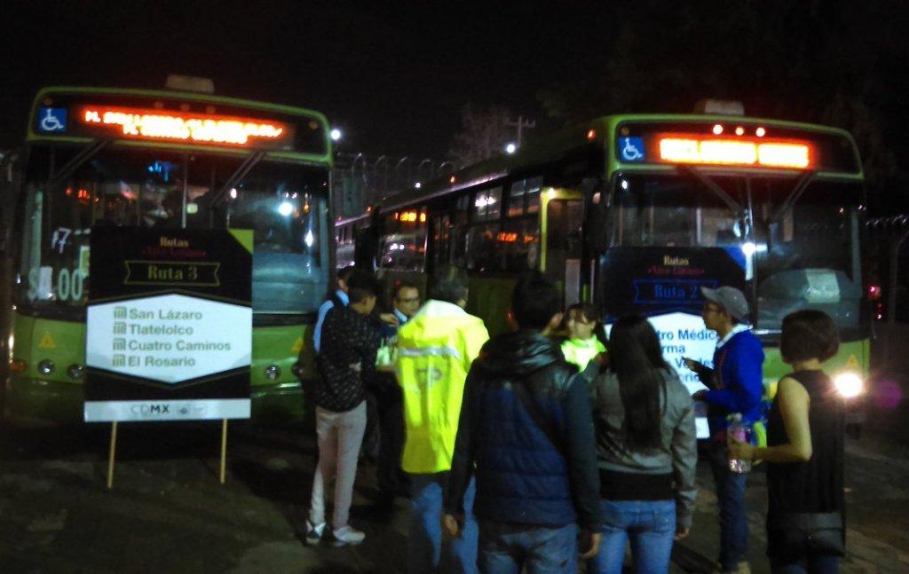 Las nueve rutas realizarán paradas estratégicas en estaciones de Metro, vías primarias y bases de taxi. (Twitter @SistemaM1CDMX )