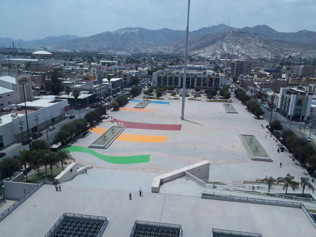 La pinta de colores de la explanada de la Plaza Mayor generó molestia de los regidores del PRI.