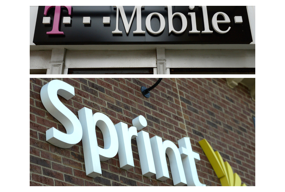 Las acciones de Sprint y T-Mobile se desplomaron días antes del anuncio de la adquisición. (EFE)