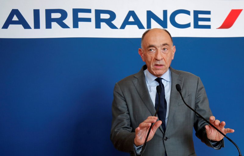 Jean-Marc Janaillac dejó la dirección de la aerolínea luego de que los empleados rechazaran un aumento salarial de 2 por ciento. (Reuters)