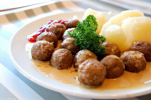 Las albóndigas suecas están basadas en una receta del rey Carlos XII que trajo de Turquía a inicios del siglo XVIII. (Foto: Twitter/@deelishrecipes )