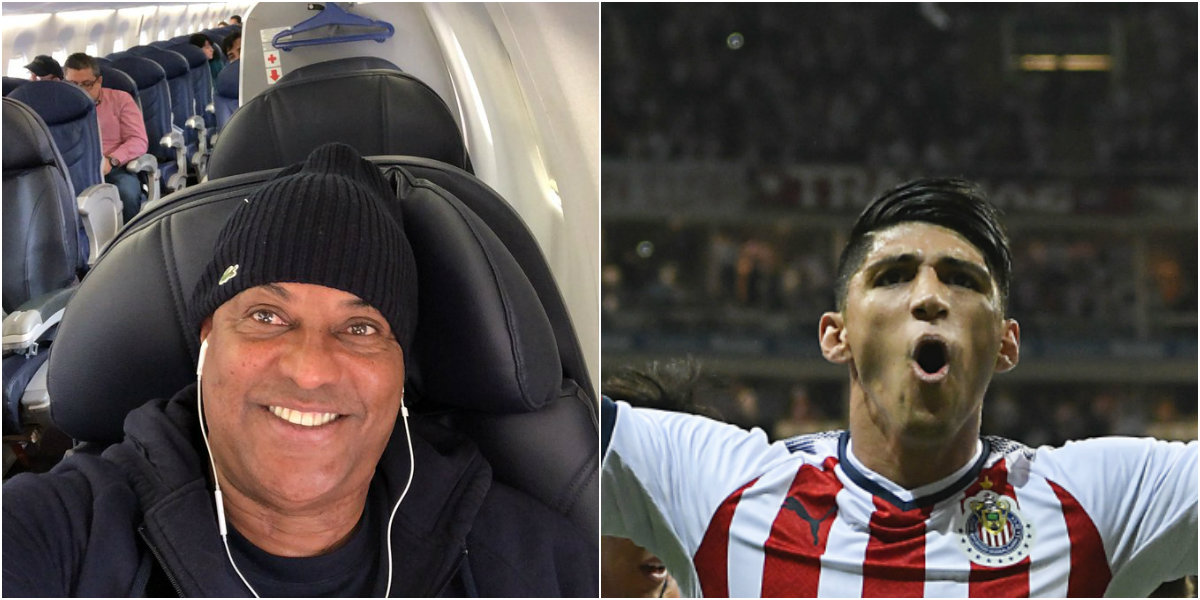 Carlos Santos y Alan Pulido pelean en Twitter (Twitter @negrosantos13 / Imago7)