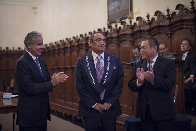 Reconocieron la trayectoria en la vida académica, deportiva y de los negocios de Moreno Valle Sánchez.