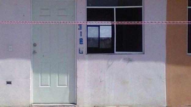 Adentro de la casa, descubrieron que dentro de la valija había un hombre muerto, en avanzado estado de descomposición, maniatado con alambres. (Especi