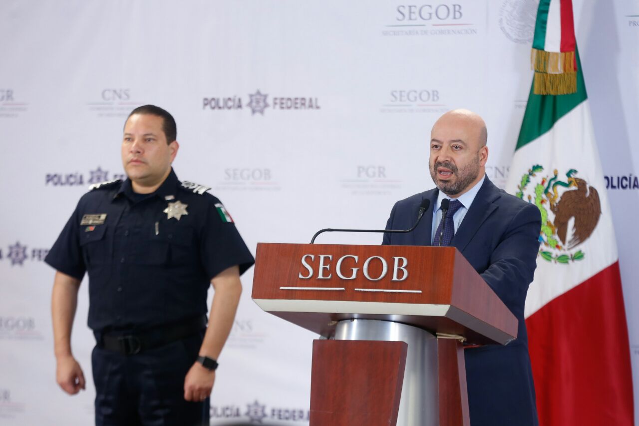 Manelich Castilla y Renato Sales en conferencia de prensa para confirmar la detención de Alfonso Gabriel Miranda, candidato a presidente municipal de 