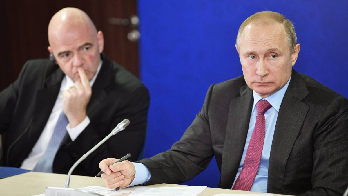 Gianni Infantino y Vladimir Putin (EFE)