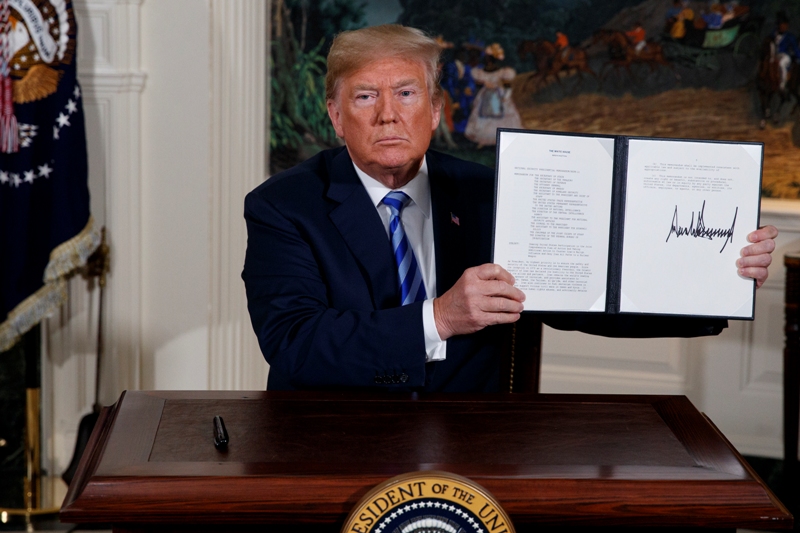 Trump firmó un memorando presidencial para reanudar las sanciones contra Irán. (AP)