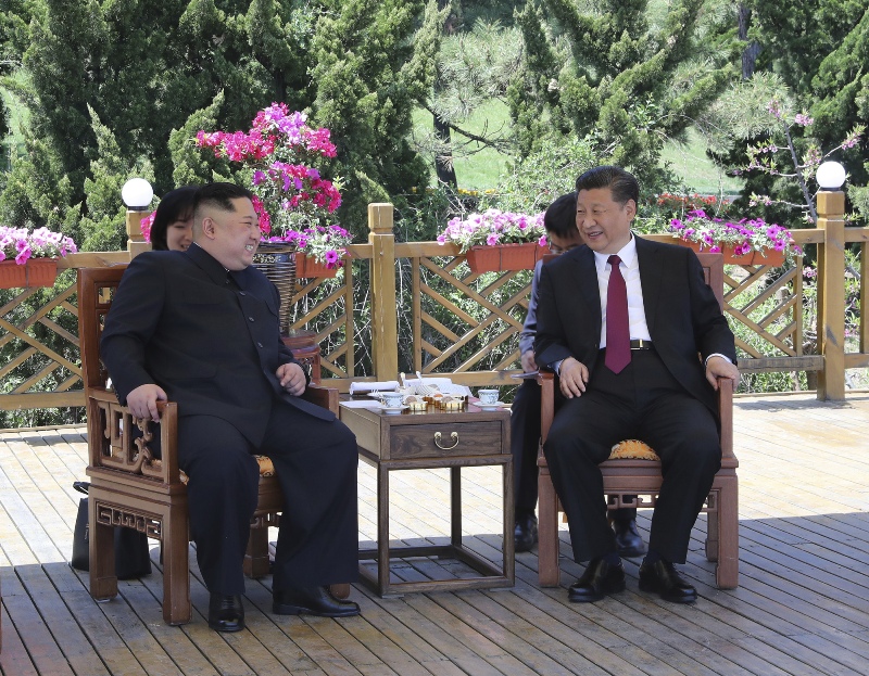 Xi Jinping y Kim Jong-un se reunieron en Dalián, China. (AP)
