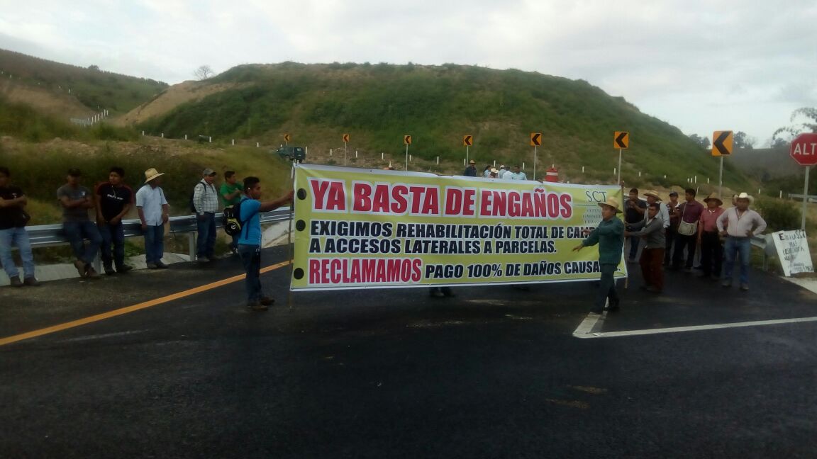 Los afectados dicen que llevan meses esperando los pagos acordados con la Secretaría de Comunicaciones y Transportes. (Isabel Zamudio)