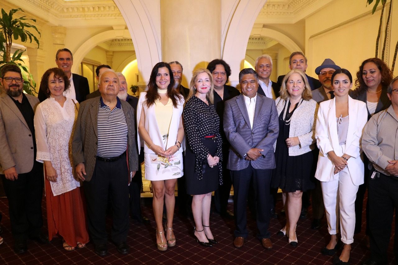 Cuauhtémoc Zamudio, Liliana Melo de Sada y Lorenia Canavati fueron algunas de las figuras que se reunieron con el candidato. (Gustavo Mendoza)