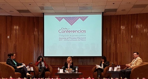 Durante la conferencia. (Especial)