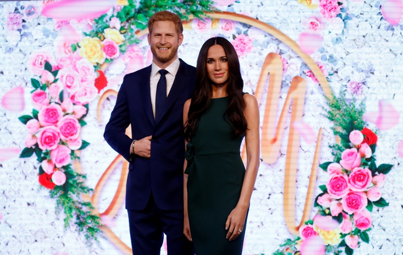 La figura de cera de Meghan Markle lleva el vestido que usó al anunciar su compromiso. (Especial)