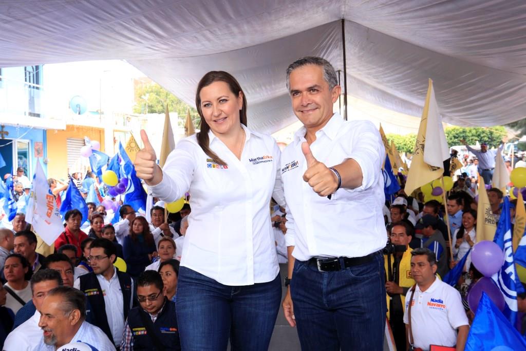 Martha Erika Alonso, candidata a la gubernatura del Estado por la coalición Por Puebla al Frente acompañada por Miguel Ángel Mancera, coordinador del 