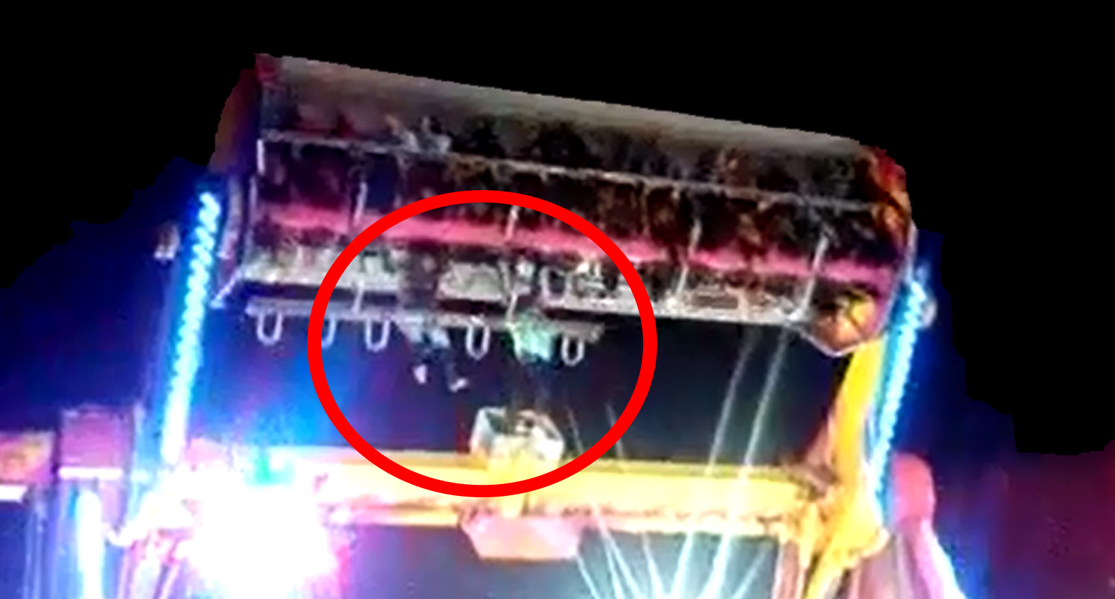Una mujer de 50 años y su hija, de 27, salieron disparadas de un juego mecánico en la Feria de Pénjamo, Guanajuato.